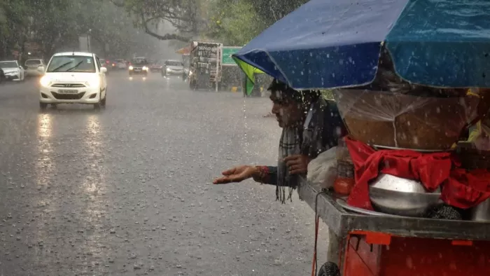 दिल्ली-NCR समेत यूपी के कई इलाकों में बारिश के साथ गिरेंगे ओले