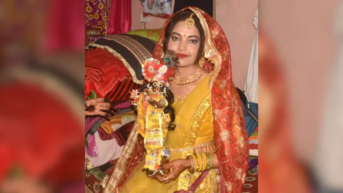 कान्हा बने दूल्हा, गुंजन को पहनाई वरमाला; कृष्ण भक्ति में लीन युवती ने कन्हैया संग रचाई शादी