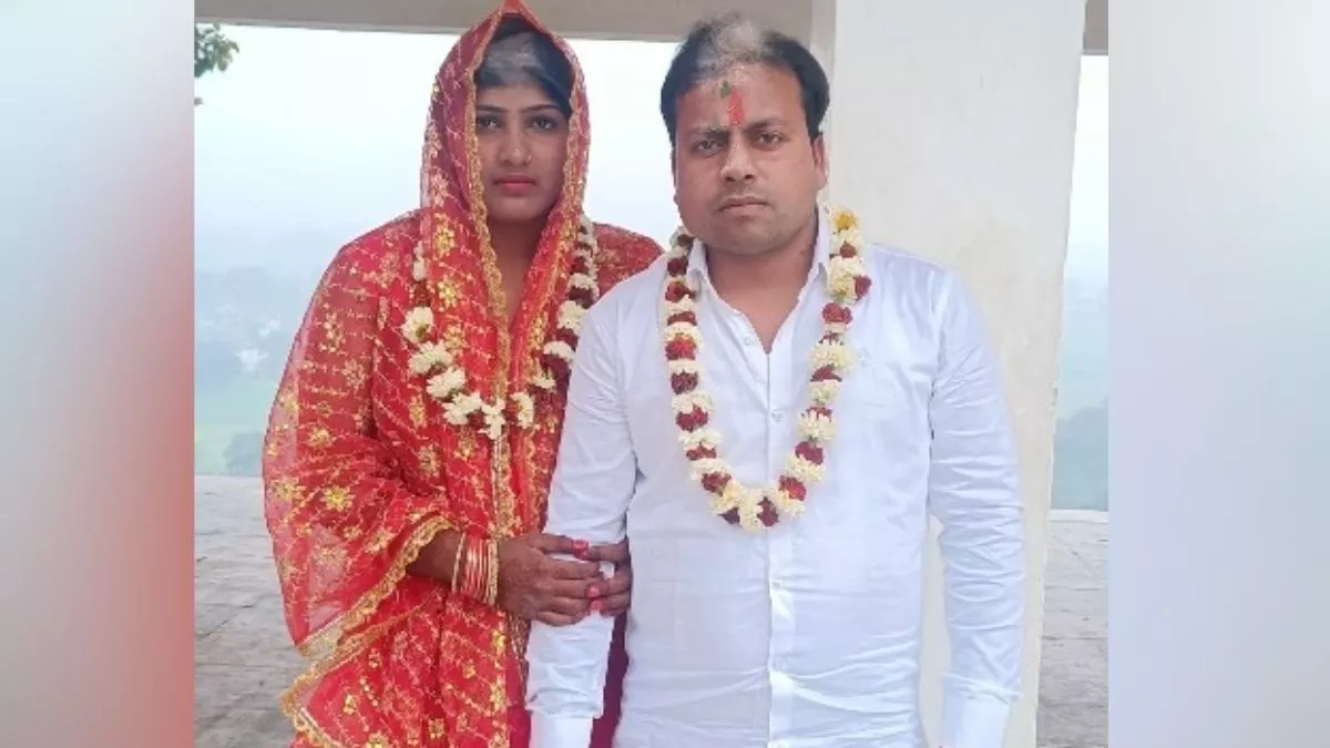 Banka News: कंप्यूटर सेंटर में शिक्षक को छात्रा से हुआ प्यार, फिर मंदिर में कर ली शादी, परिवार ने उठाया ये कदम