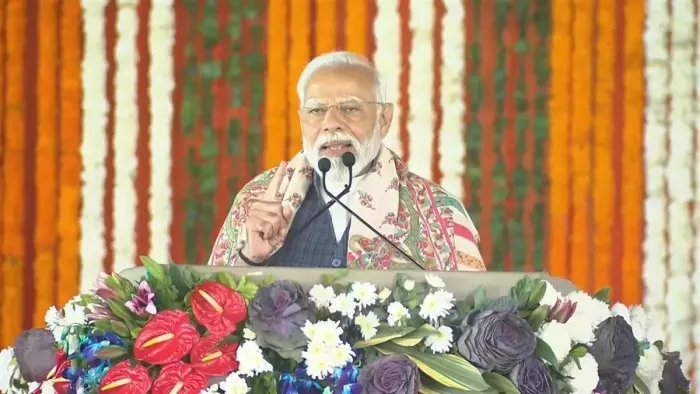 प्रधानमंत्री नरेंद्र मोदी अगले तीन दिनों के दौरान पांच राज्यों में 56 हजार करोड़ रुपये की परियोजनाएं का करेंगे शिलान्यास।