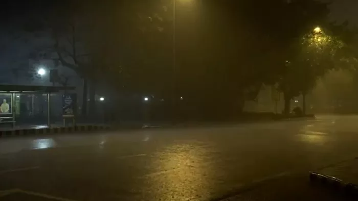 पहाड़ों पर हिमपात और मैदान में बारिश से फिर बढ़ी ठंड। (फोटो एएनआई)