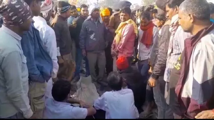 बच्चे की मौत के बाद शोकाकुल स्वजन