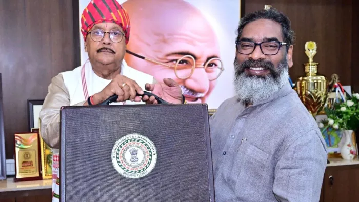 वित्त मंत्री ने पेश किया बजट। (फोटो जागरण)