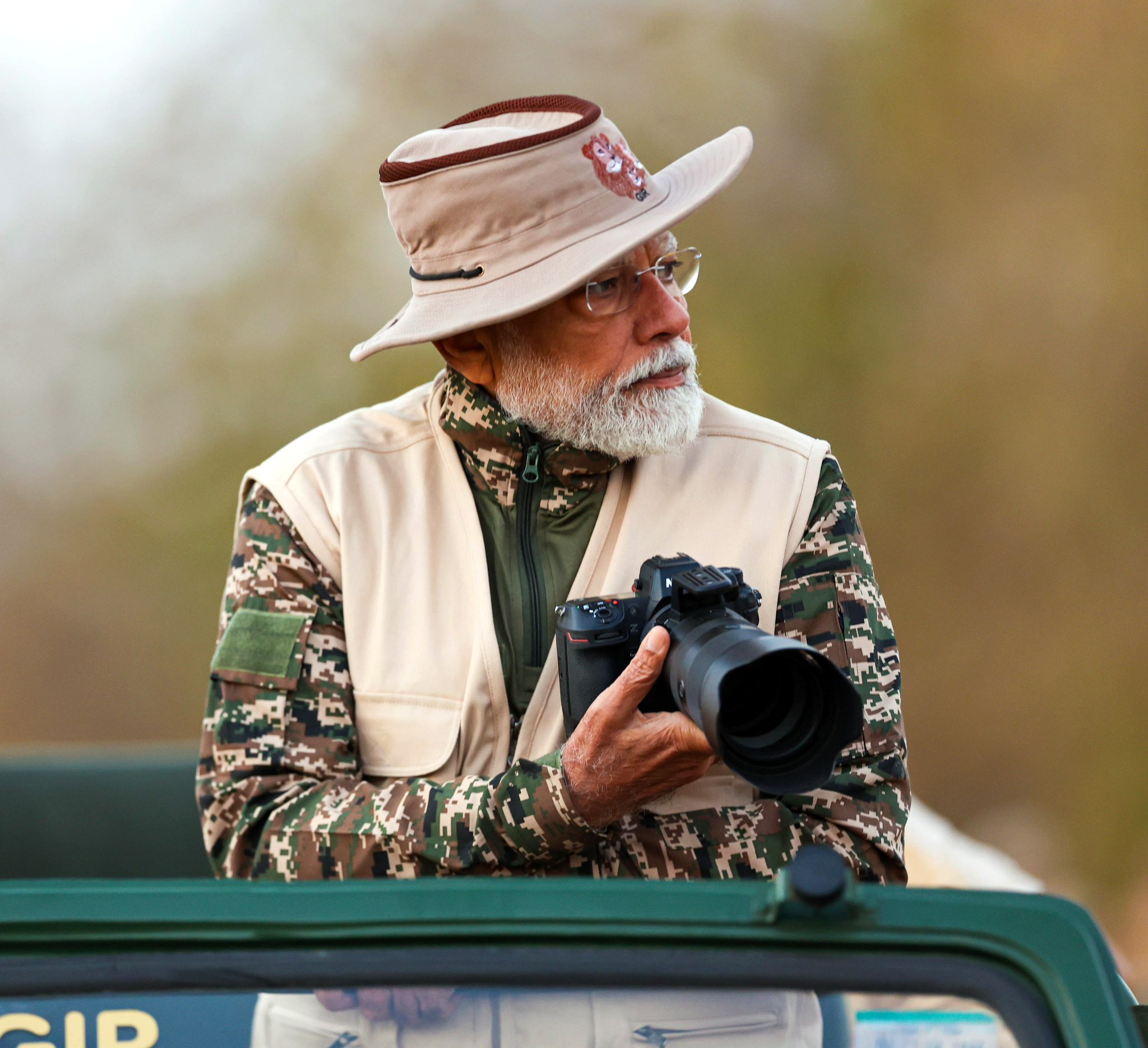 PM Modi Gir National Park: जंगल सफारी पर निकले पीएम मोदी, तस्वीरें वायरल - Living India - pm modi goes on jungle safari - Aaj Bikel