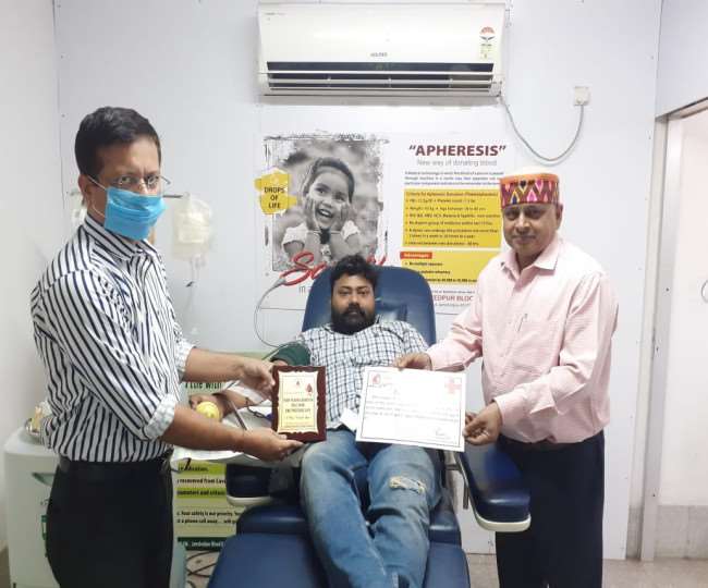 टाटा स्टील कर्मचारी चंदन कुमार ने चौथी बार प्लाज्मा दान किया ।