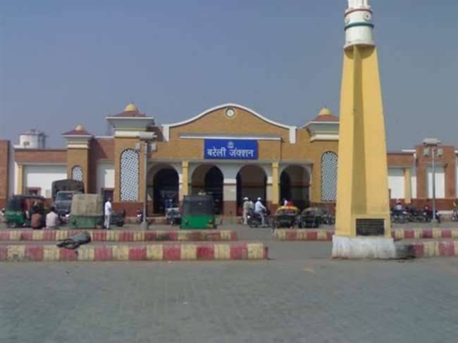 https://www.jagranimages.com/images/newimg/03042021/03_04_2021-drm_inspection_at_bareilly_junction_1_21521820_05636932.jpg