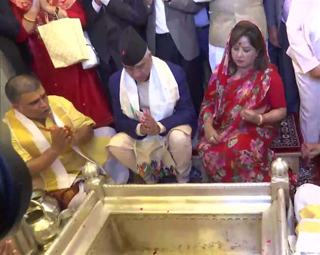 Sher bahadur deuba In Varanasi : नेपाल के प्रधानमंत्री शेर बहादुर देउबा का वाराणसी में भव्‍य स्‍वागत हो रहा है।