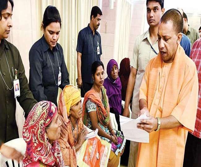 Yogi Adityanath Government 2.0: सीएम योगी आदित्यनाथ के सरकारी आवास पर जनसुनवाई