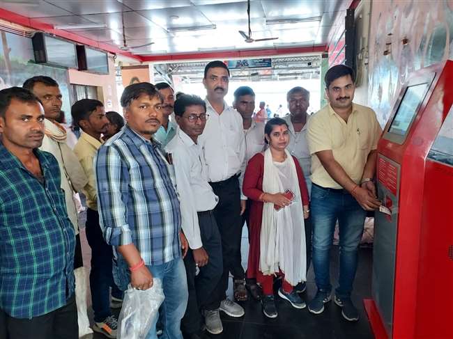 Indian Railways: डालटनगंज रेलवे स्टेशन पर एटीवीएम मशीन लगा दी गई है।