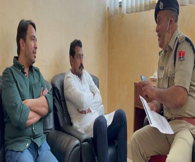 भीम आर्मी चीफ चंद्रशेखर व आरएलडी प्रमुख जयंत चौधरी को एयरपोर्ट पर पुलिस ने रोका। फोटो इंटरनेट मीडिया