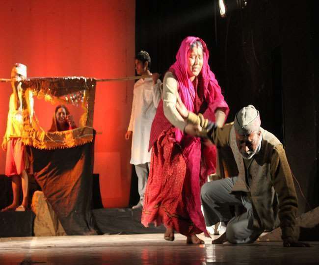 hindi rang mandh divas ticket sold for saw drama first natak play in1942