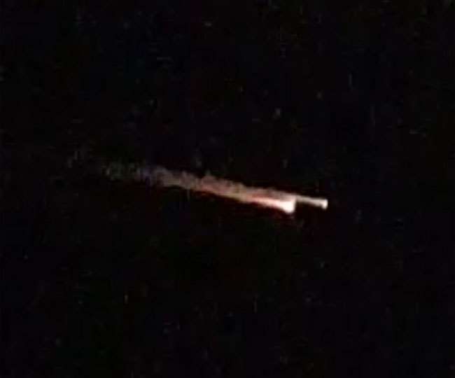The pilots of 11 planes flying in the sky were shocked to see a sudden meteor shower