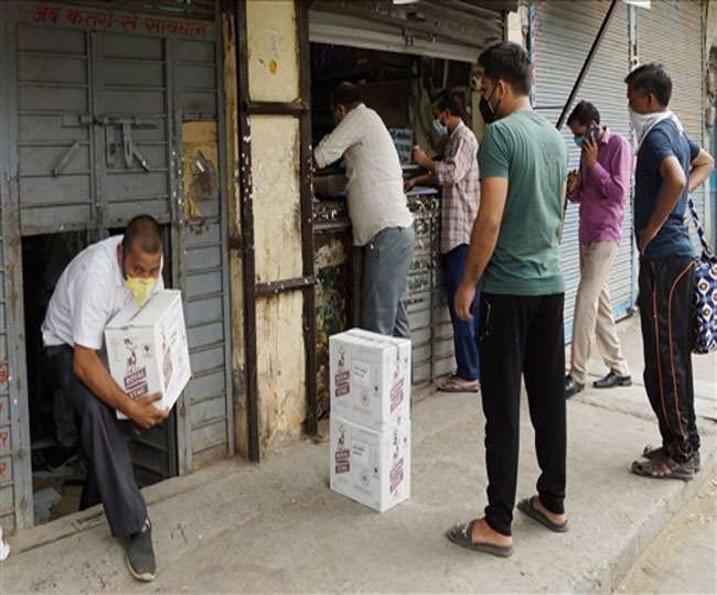 Liquor price in Delhi: दिल्ली में आखिर कब तक मिलेगी सस्ती शराब, समझिये सरकार के ताजा फरमान का पूरा मतलब