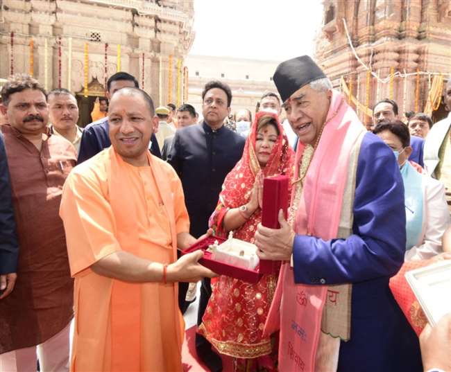 Nepal Prime Minister Sher Bahadur Deuba reaches Varanasi Uttar Pradesh  Chief Minister Yogi Adityanath welcomes him in Kashi - Nepal PM In Kashi :  नेपाल के प्रधानमंत्री शेर बहादुर देउबा ने काशी