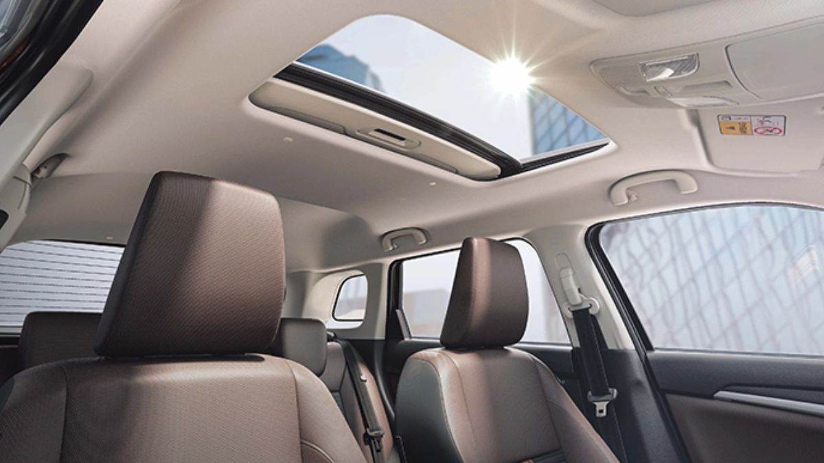 Sunroof Car 2023 किफायती कीमत में आती हैं सनरूफ वाली ये कारें, SUV से
