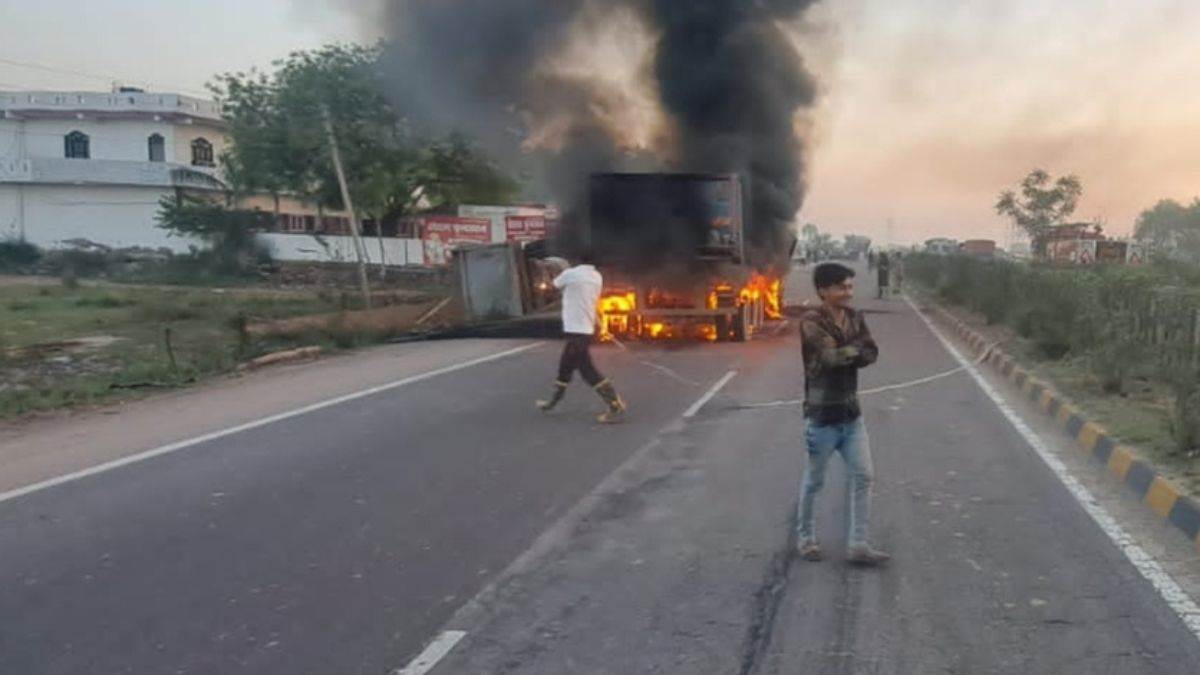 unnao news dumper burnt to ashes after entering a poorly parked truck on the highway truck driver dies