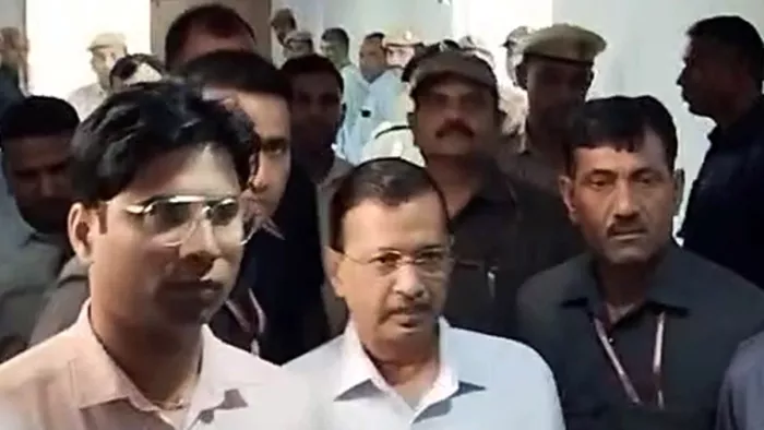 जेल में मुख्यमंत्री केजरीवाल, दिल्ली सरकार के सभी विभागों का काम रुक रहा