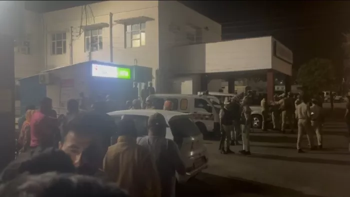 गैंगस्टर ने जीएमसी परिसर में पुलिस पार्टी पर चलाई अंधाधुंध गोलियां