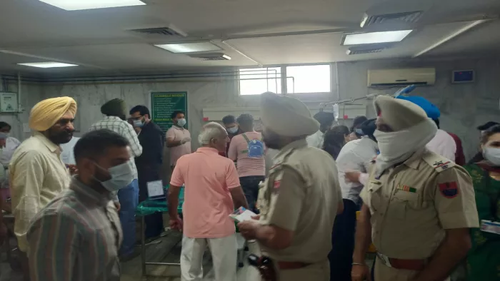 सीवरेज सफाई के दौरान निकली गैस से हुआ हादसा।