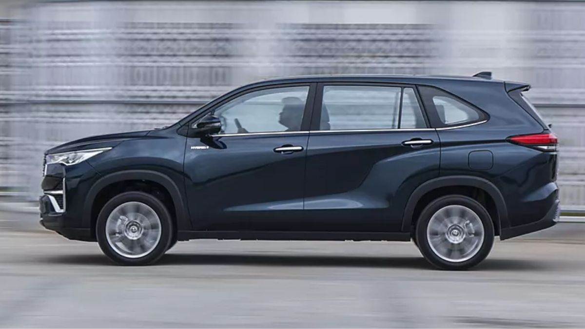 https://www.jagranimages.com/images/newimg/03042024/03_04_2024-innova_hycross__1_23688763.jpg