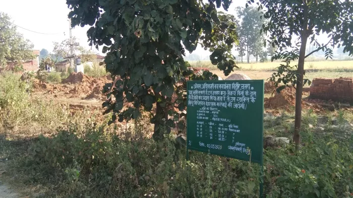 रोक के बावजूद सरकारी भूमि की हो रही खरीद-बिक्री।