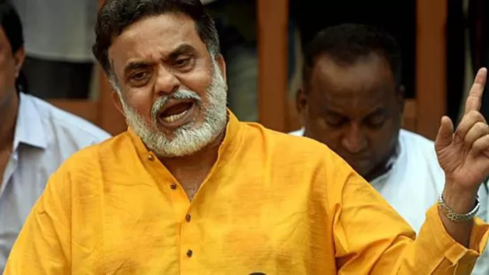 कांग्रेस नेता संजय निरपम (Sanjay Nirupam) को पार्टी से निष्कासित कर दिया गया।
