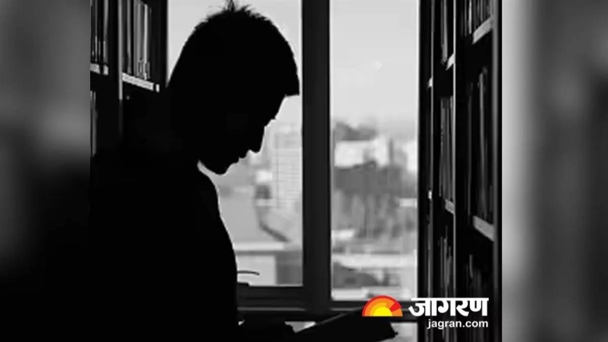 a man tried to commit suicide in karnataka high court premises slit his throat with a knife