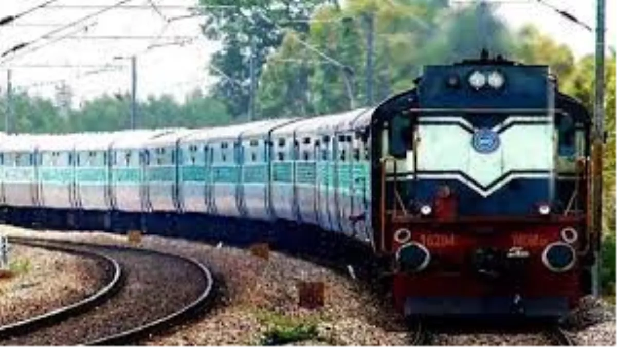 Navratri 2024: नवरात्र में प्रयागराज से मैहर पहुंचना होगा आसान, स्टेशन पर रुकेंगी यह 15 जोड़ी ट्रेनें