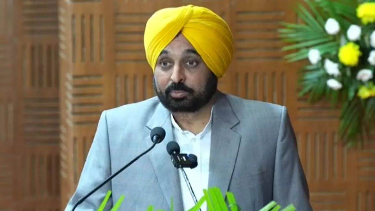 government job 10 thousand policemen recruited cm bhagwant mann flagged off 139 new vehicles