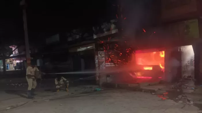 शॉर्ट सर्किट से राजौली में लगी भीषण आग (जागरण)