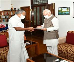 मुख्यमंत्री विजयन ने राज्यपाल आरिफ मोहम्मद खान को सौंपा इस्तीफा, सरकार गठन के लिए आज अहम बैठक