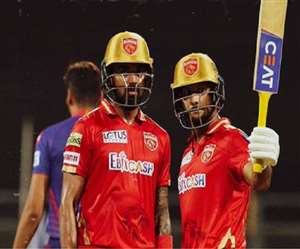 पंजाब किंग्स के कप्तान केएल राहुल साथी मयंक अग्रवाल के साथ- फोटो ट्विटर पेज