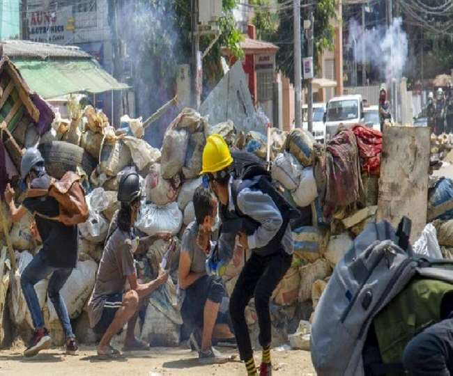 https://www.jagranimages.com/images/newimg/03052021/03_05_2021-protest_in_myanmar_news_updates_21612485_20457747.jpg