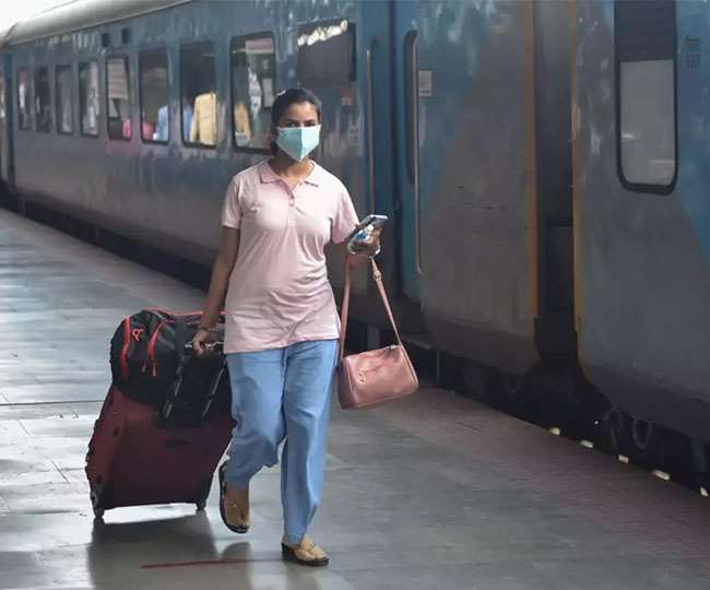 https://www.jagranimages.com/images/newimg/03052022/03_05_2022-railway_passenger_22680595.jpg