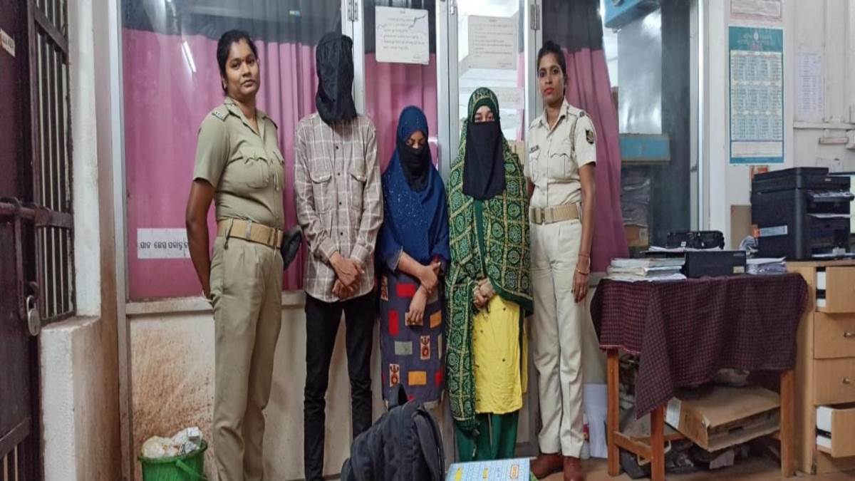 balasore gang making fake aadhaar cards busted 3 including 2 women arrested