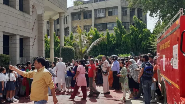 दिल्ली के स्कूलों में बम के खतरों सहित आपदाओं को लेकर जारी किए गए दिशा-निर्देश