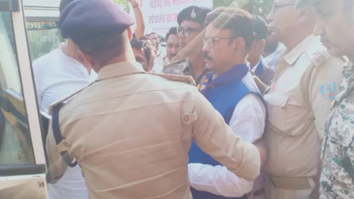 पूर्व मंत्री नागमणि गिरफ्तार, आचार संहिता मामले में थे फरार