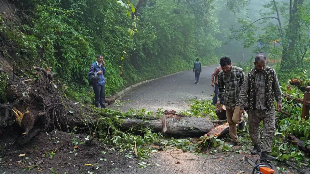 Himachal Weather Today: तीन NH समेत 44 सड़कें बंद, 15 ट्रांसफार्मर खराब.... हिमाचल में फिर बिगड़ेंगे मौसम के मिजाज