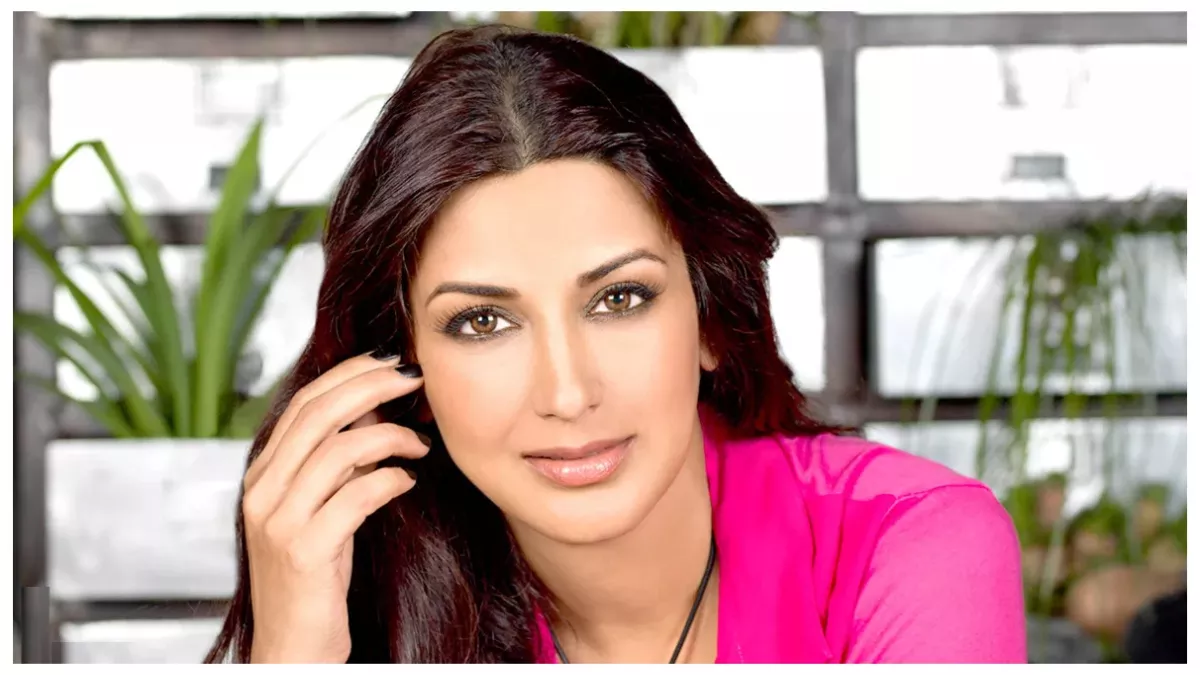 Sonali Bendre को पतले शरीर के कारण सुनने पड़ते थे प्रोड्यूसर्स के ताने, मोटी होने के लिए नाक में कर दिया था दम