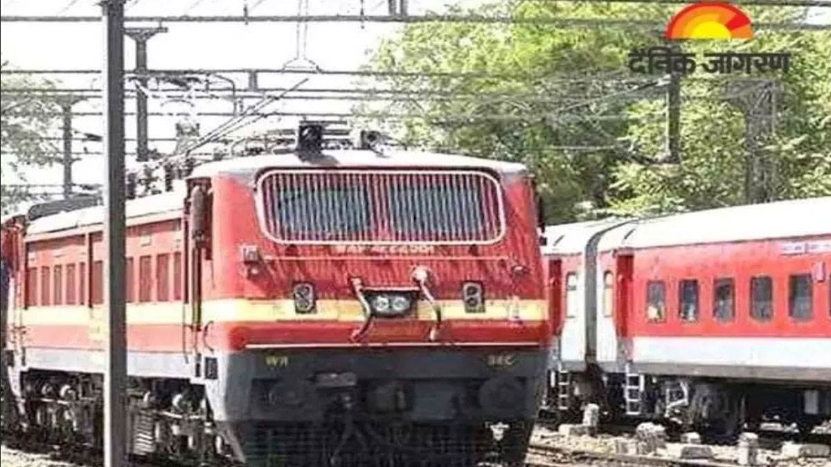 https://www.jagranimages.com/images/newimg/03052024/03_05_2024-train_23709948.jpg