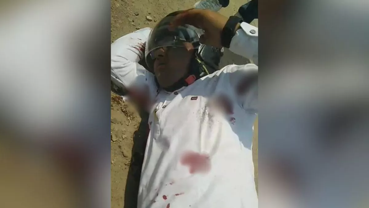 प्रयागराज में बदमाशों ने सरेराह वकील पर की फायरिंग, दो गोली लगी; गंभीर हालत में अस्पताल में भर्ती