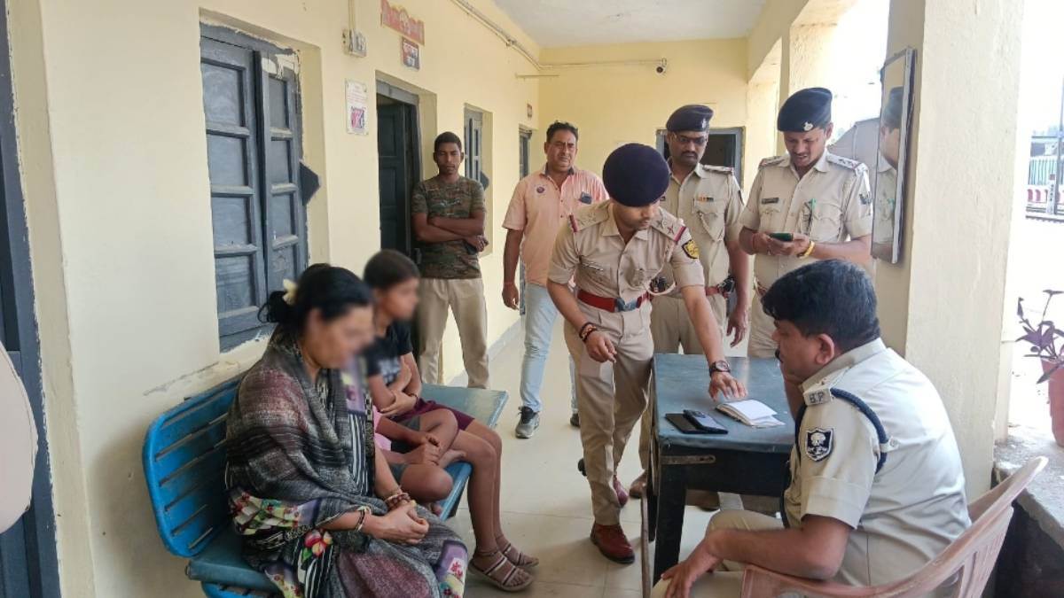 woman attempts suicide with daughters due to husbands alcohol addiction in chapra