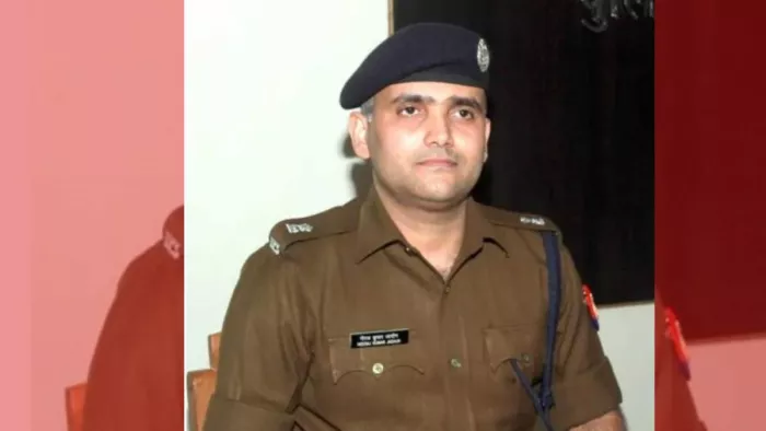 Hardoi News: एसपी नीरज कुमार जादौन ने दो पुलिसवालों को किया निलंबित।