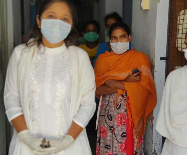 जमशेदपुर लौटीं गुजरात में फंसी 22 युवतियां पोटका में क्‍वारंटाइन