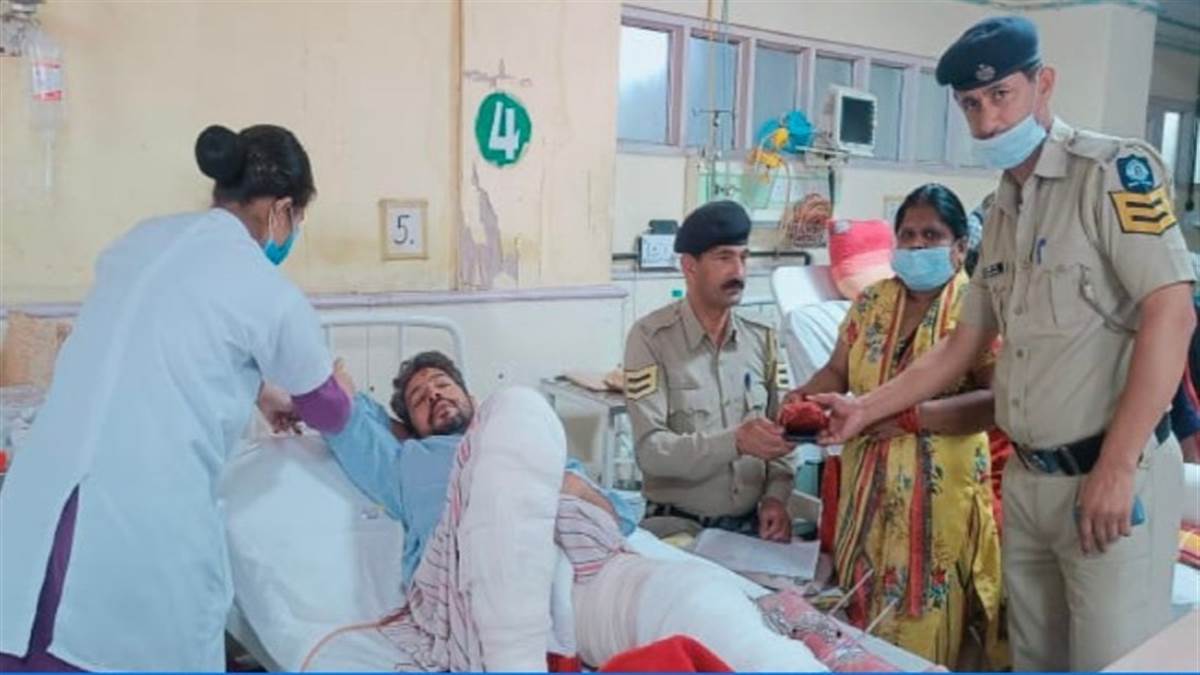 tourist fell from moving train railway employees made sack stretcher and transported phc life saved