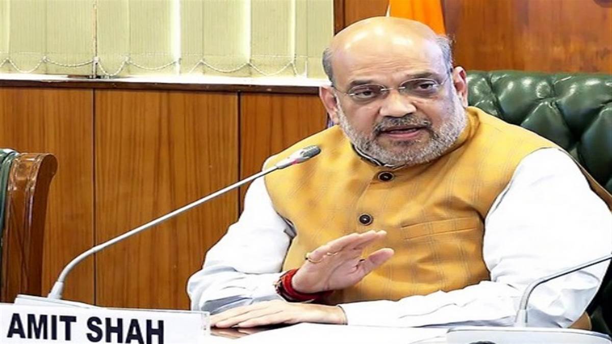 केंद्रीय गृह मंत्री अमित शाह की अध्यक्षता में शुक्रवार को कश्मीर के हालात पर उच्च स्तरीय बैठक हुई।