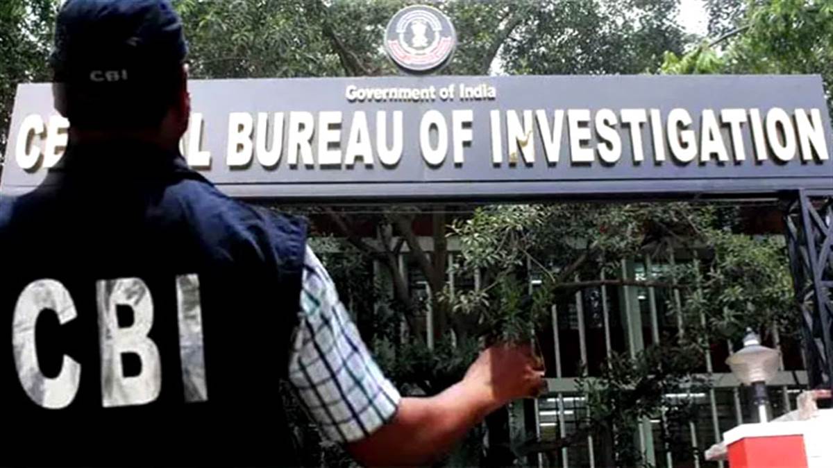 CBI Raid Latest News: रेलवे घोटाला में सीबीआइ ने झारखंड, बिहार, हरियाणा के 12 ठिकानों पर छापेमारी की।