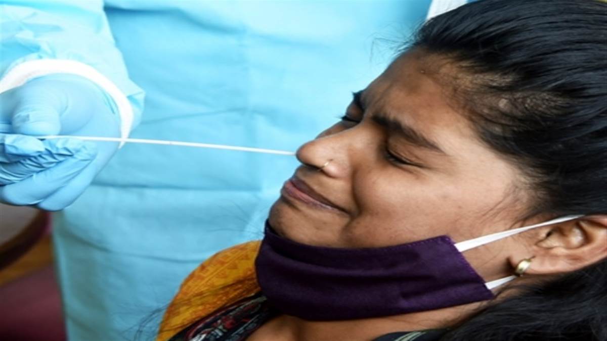 महाराष्ट्र में कोरोना के बढ़ते मामलों ने चिंता बढ़ा दी है।