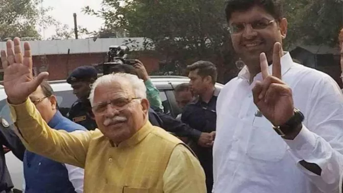 हरियाणा के मुख्यमंत्री मनोहर लाल और उपमुख्यमंत्री दुष्यंत चौटाला। (फाइल फोटो)
