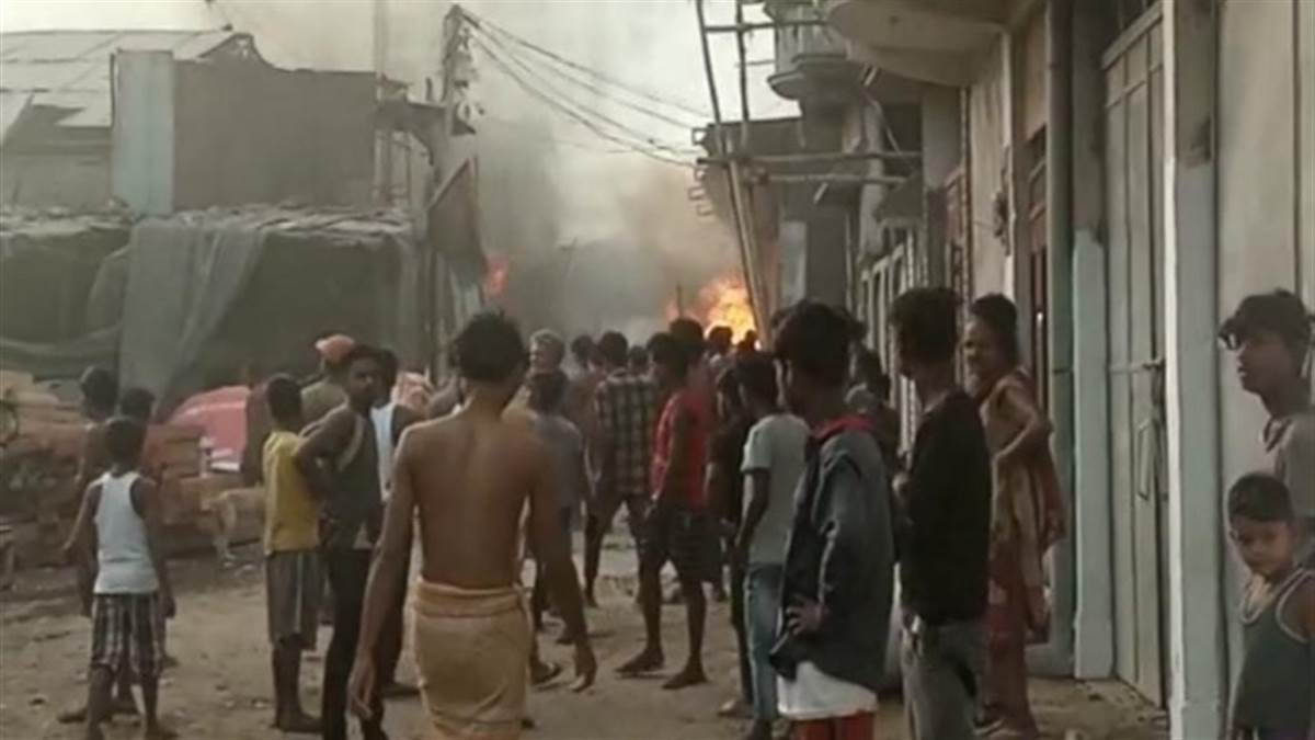 fierce fire broke out in illegal plywood factory in lucknow area stunned by explosions